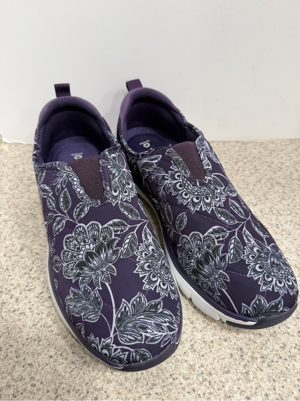 VERA BRADLEY VB Cloud Slip On Shoes - Flirty Floral Tonal Purple -Women's Size 8